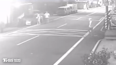 影音/酒後糾紛引砸車!擋風玻璃全碎 警鎖定嫌犯