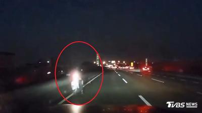 誇張!7旬翁騎車夜闖國道逆向飆速 警攔查竟是因「喝太醉」