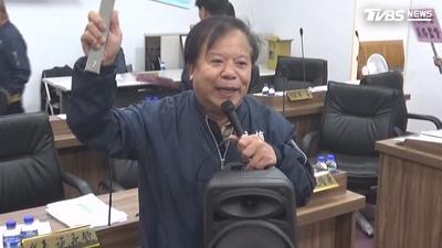鄉代會主席多次開公務車私用還載女友去汽旅遭起訴!稱「拉肚子找廁所」
