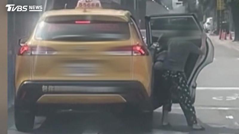 越籍媳突襲帶走孫!婆婆死命擋車門 高雄街頭上演搶人大戰(圖/翻攝threads@ hank._.smart)