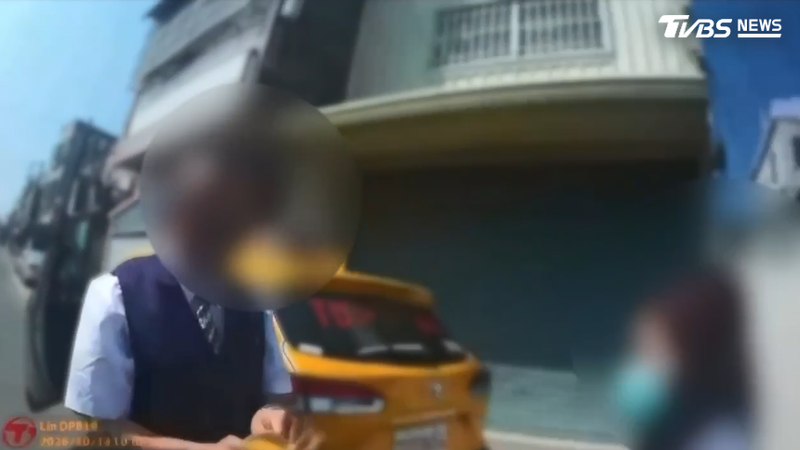 婆媳車上扭打!越籍妻「疑賭博輸光」 司機無辜浪費1小時(圖/TVBS)