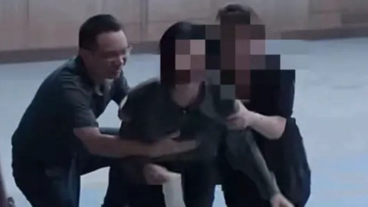 不只摸一次!陸劇男臨演「強抱摸胸」引爆眾怒