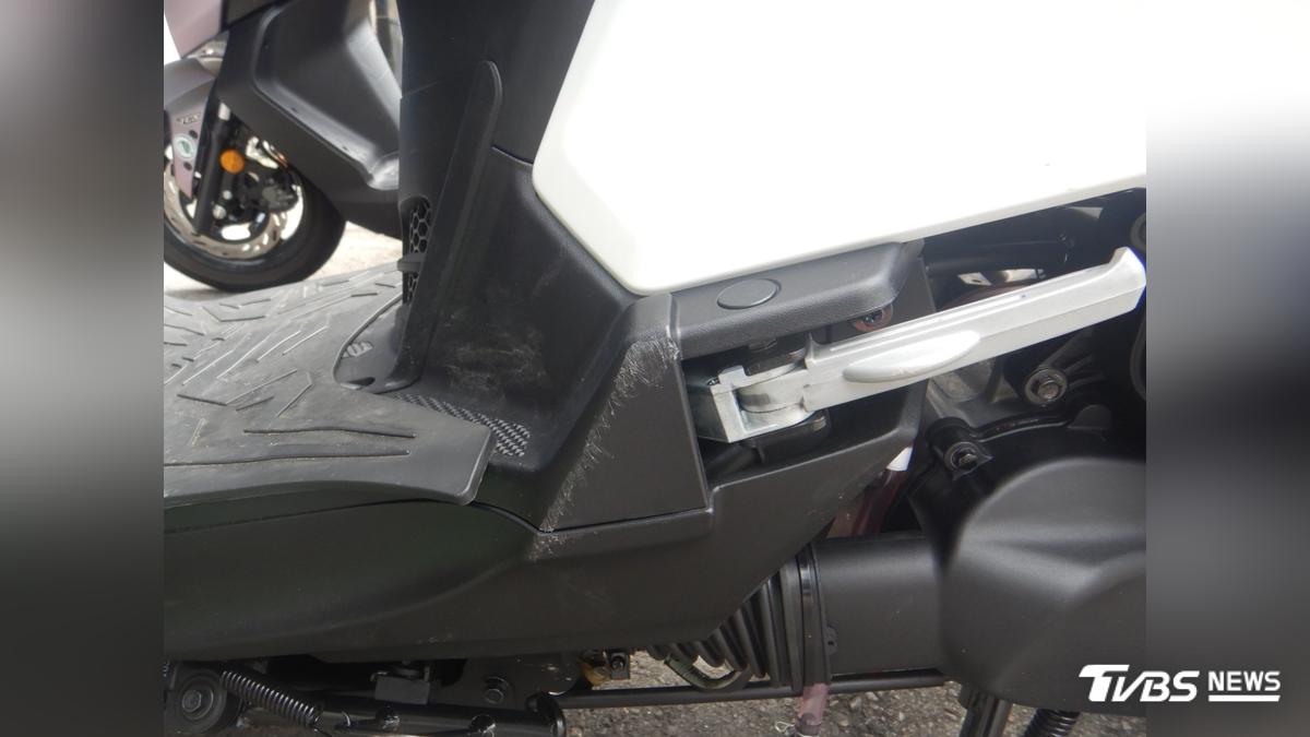 撞倒機車扶起「以為沒事就離開!」 轎車駕駛慘吃罰單+扣照1個月
