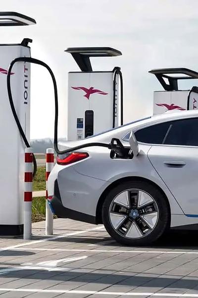 電動車「續航焦慮」難解!BMW揭消費者需求 快充、價格成關鍵