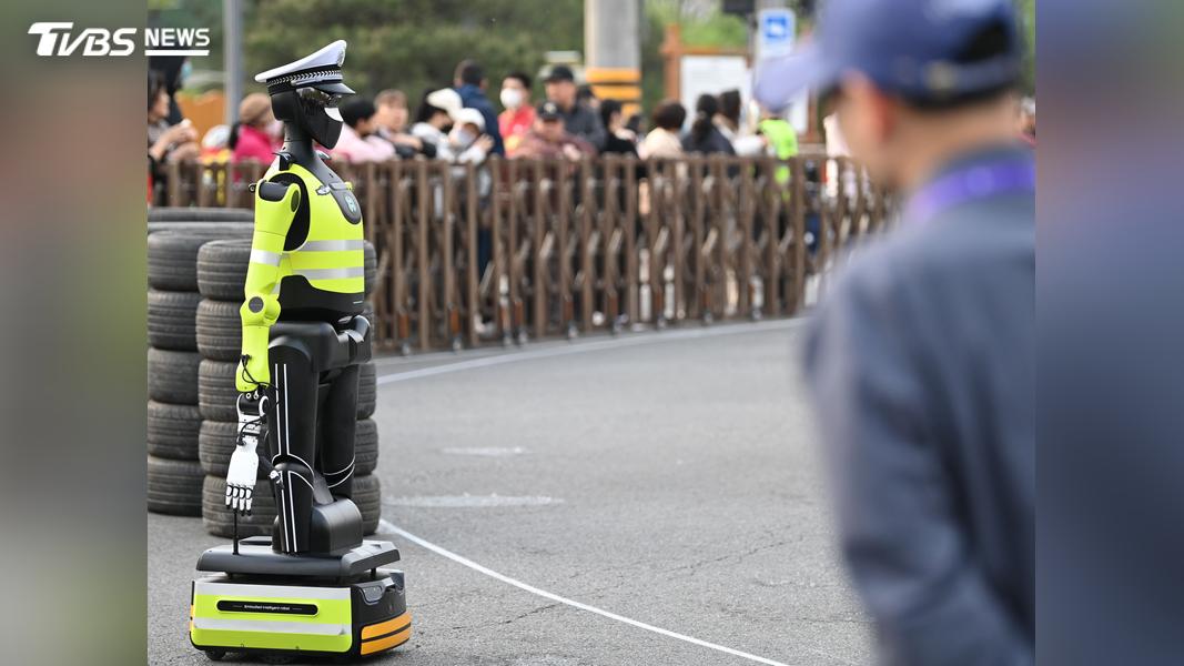 聚焦東南亞/新加坡推「AI機器人警察」 2028執勤搜爆救災