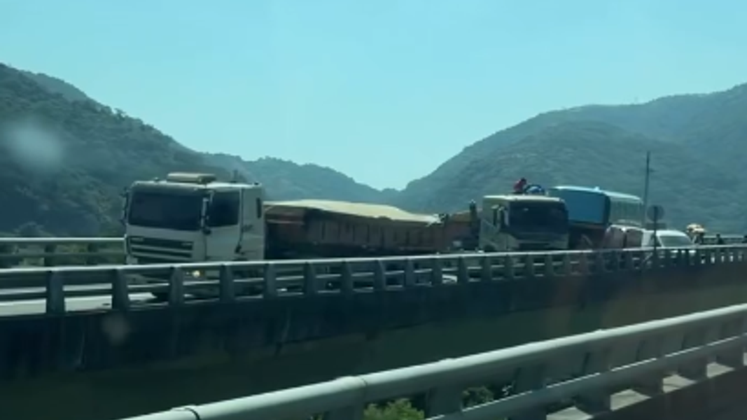 台9線-車禍-連環撞-遊覽車-大客車-受困