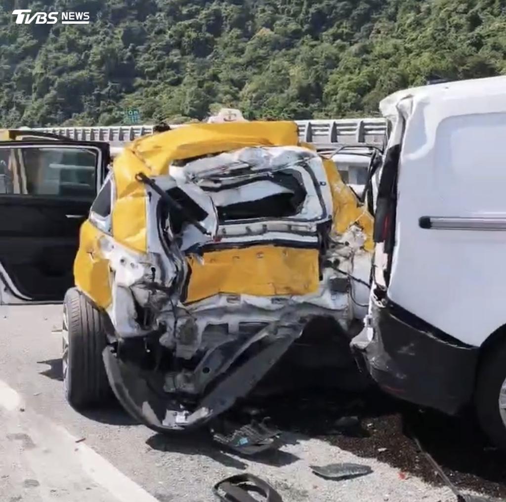 台9線-車禍-連環撞-遊覽車-大客車-受困