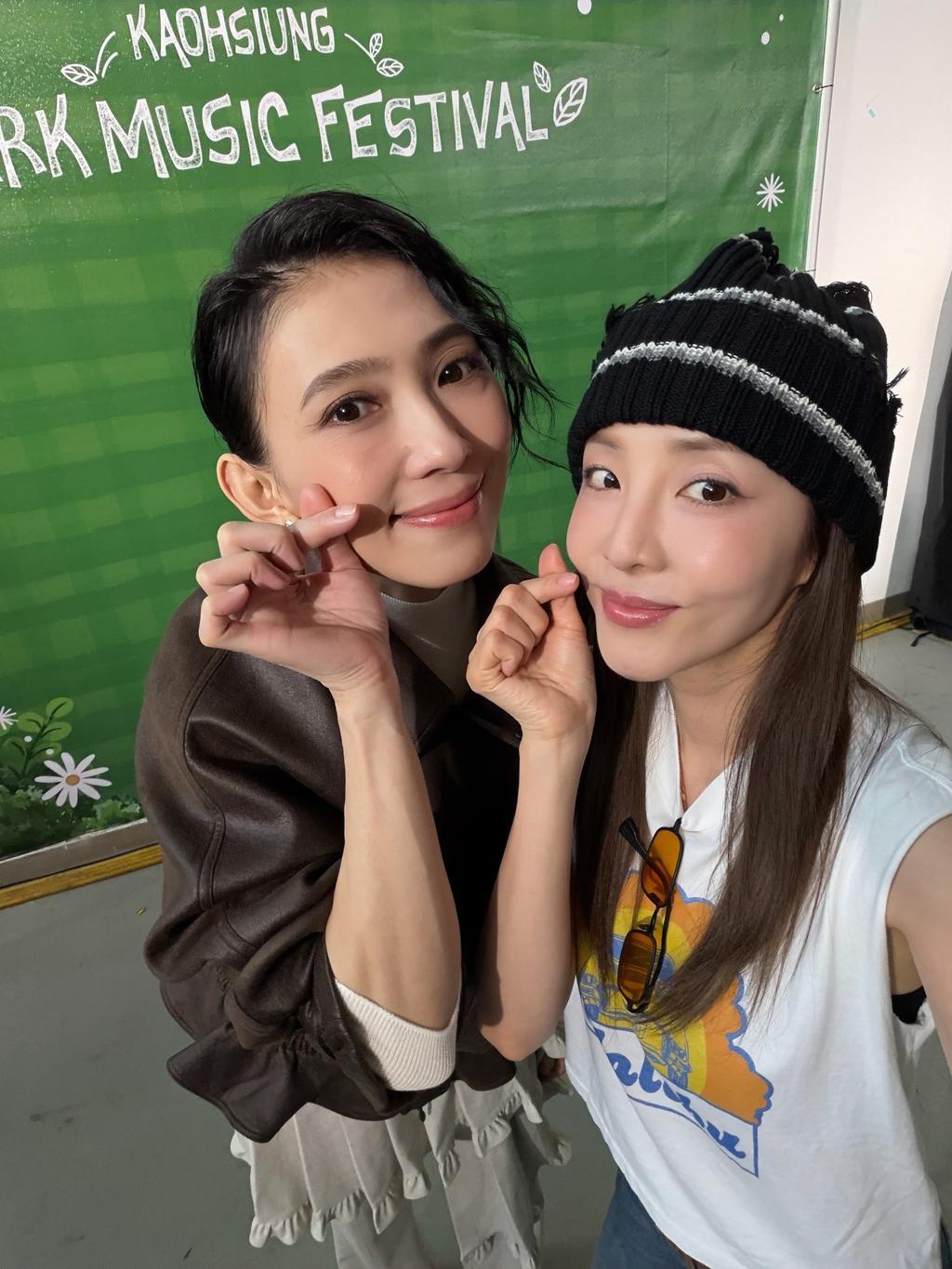 在戴佩妮（左）演出後兩人有小聊，但Dara沒留到對方連絡方式，直呼可惜。（圖／翻攝自daraxxi IG）