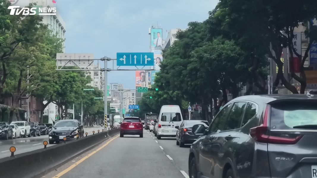 左轉車禍多不是偶然!研究揭駕駛一次要處理3種風險。(圖/TVBS)