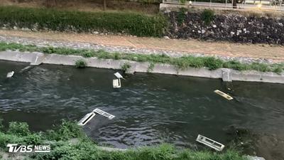 台中柳川漂浮大批冷氣廢棄機殼 網轟「沒公德心」環保局要查