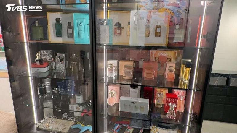 台南一家精品業者近日揭露,抽獎蟑螂800人群組曝光,養1.6萬假帳號「灌爆留言區」,以提高中獎機率。(圖/TVBS)