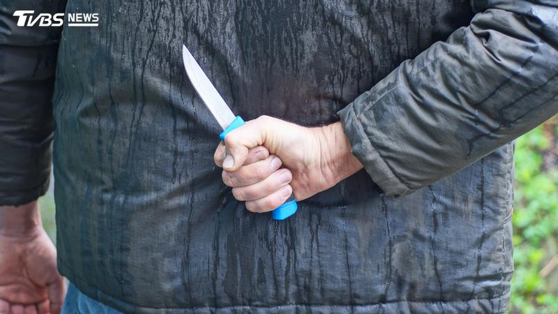 南韓濟州島一名女子遭前男友持刀殺害,警方曾提供智慧手錶及個人警報器加強保護。(示意圖,與本文無關/Shutterstock達志影像)