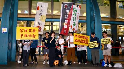 世新校慶之夜抗議學團入場受阻!校方回應:表達意見應理性
