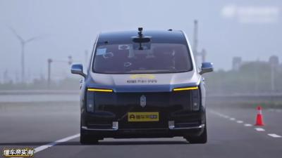 連3輛「煞車踏板斷裂」!尊界V800爆瑕疵 官方急送驗喊合格