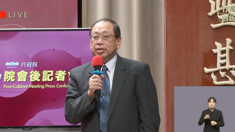 民航局副局長楊國峯坦承台北市政府的確在2023年有提出松山機場遷移的建議。(圖/行政院直播)