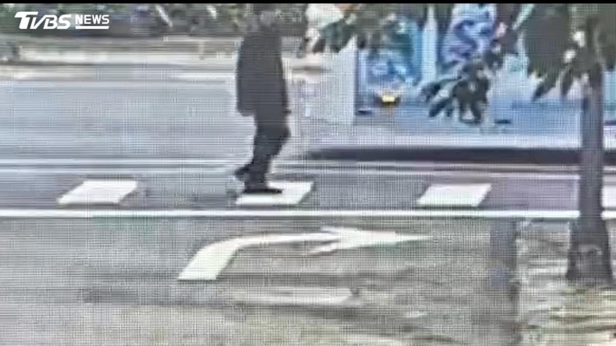 14歲少年與爸吵架 離家睡大安森林公園 警沿路找