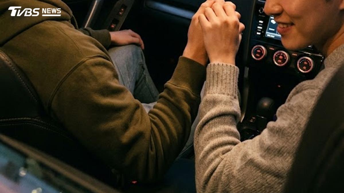 約男網友停車場聊天!台中男突伸手強脫褲 猴急硬上下場曝