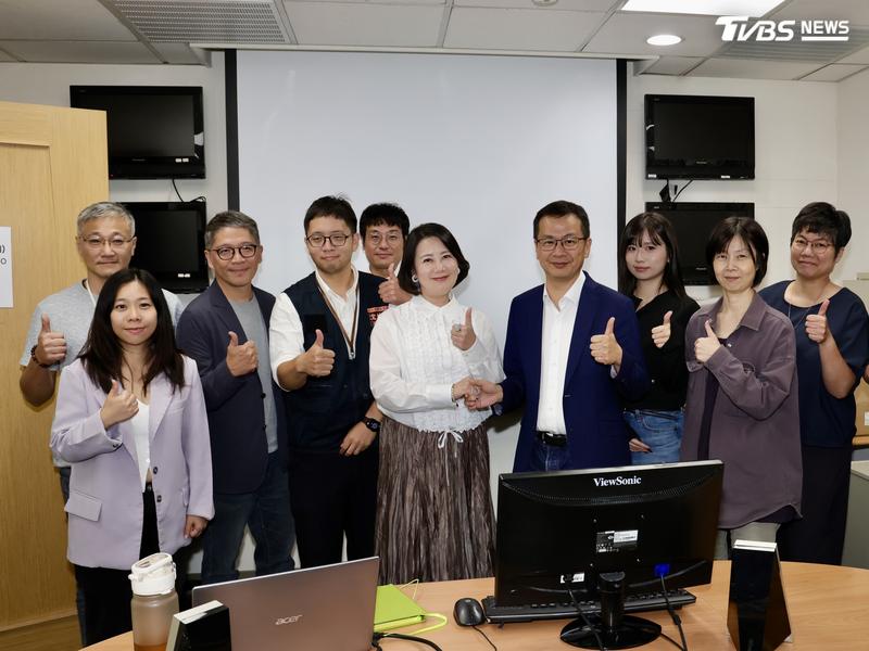 立委吳思瑤、羅智強代表沈伯洋、蔣萬安出席電視辯論協商。(圖/潘建樺攝)