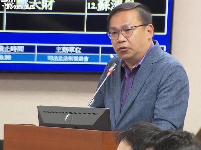 傳出前綠營幕僚「土狗妹」原本預定要與上政論節目,與正國會綠委王義川(圖)同台,但因得罪正國會而被抽通告。(圖/TVBS)