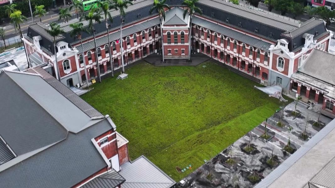 台中州廳文化園區,保留「口字型」主建築,部分區域為文化局辦公用,另有藝文展覽空間,還有4200坪綠地。(圖/台中市府提供)