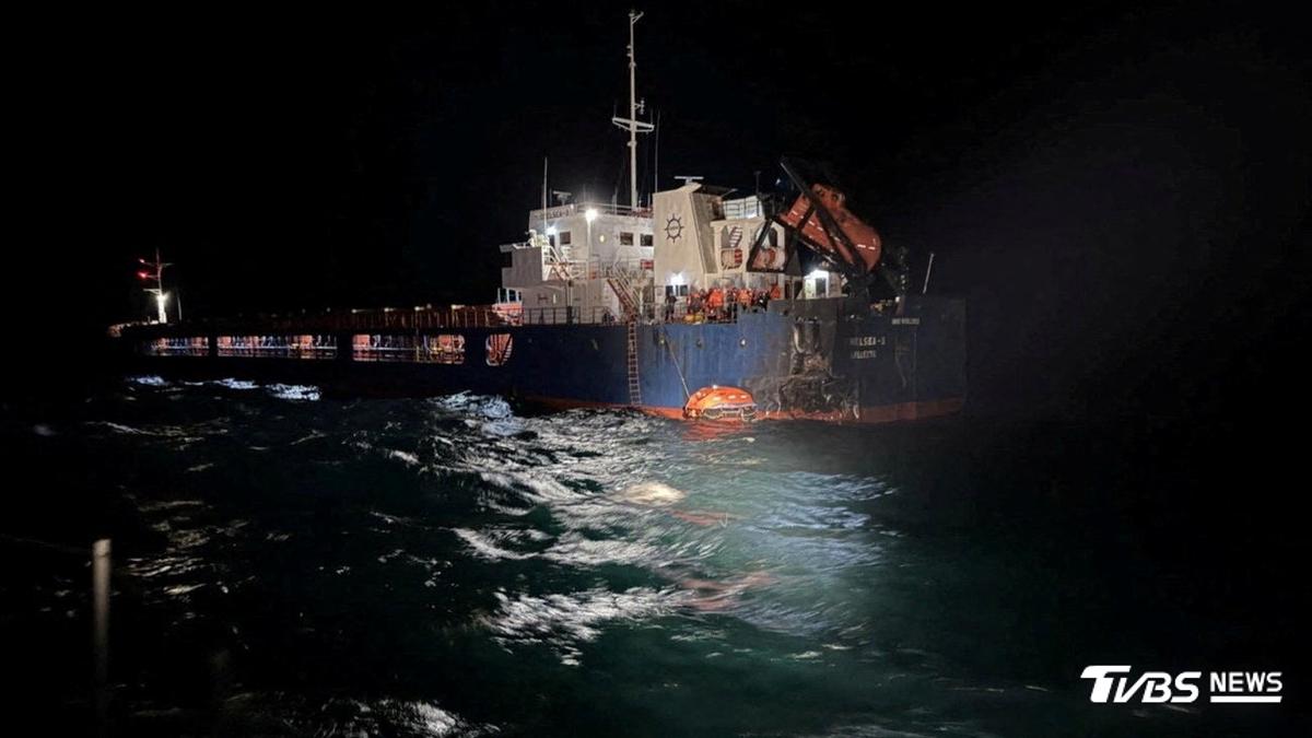羅馬尼亞黑海商船遭無人機襲擊起火 造成7人失蹤