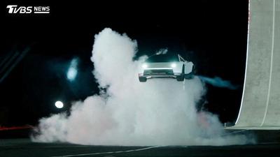 真的會飛!特斯拉飛天跑車Roadster登場 馬斯克:挑戰物理極限