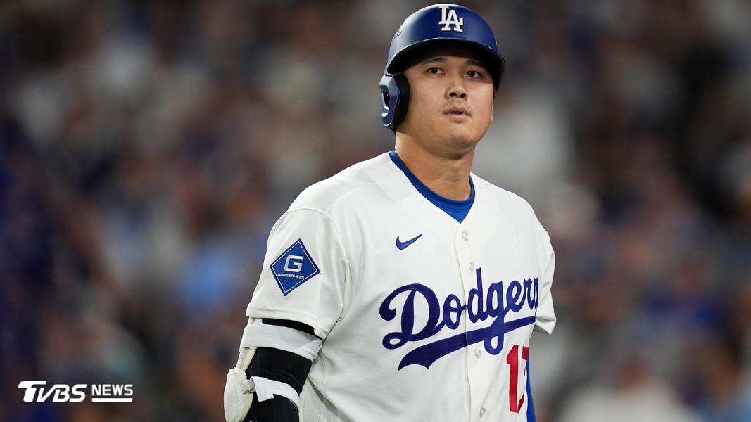大谷翔平7局下遭三振後走回休息區(圖/達志影像美聯社)
