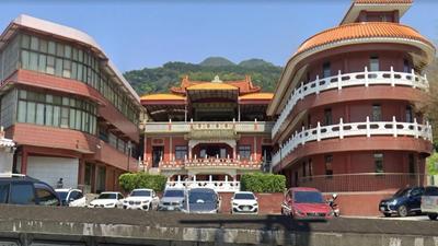 北投慈航寺住持認侵占7044萬香油錢 庭後搭賓士C200快閃