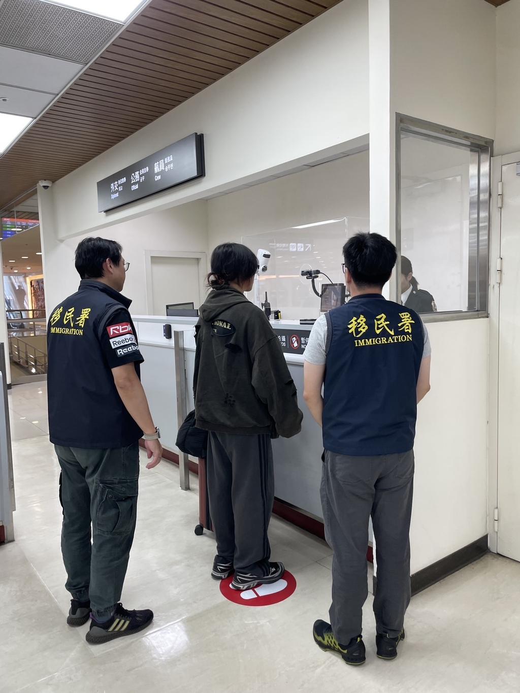 台大陸生因該不當行為違背對等尊嚴原則並引發社會紛擾,遭驅逐出境。(圖/移民署提供)