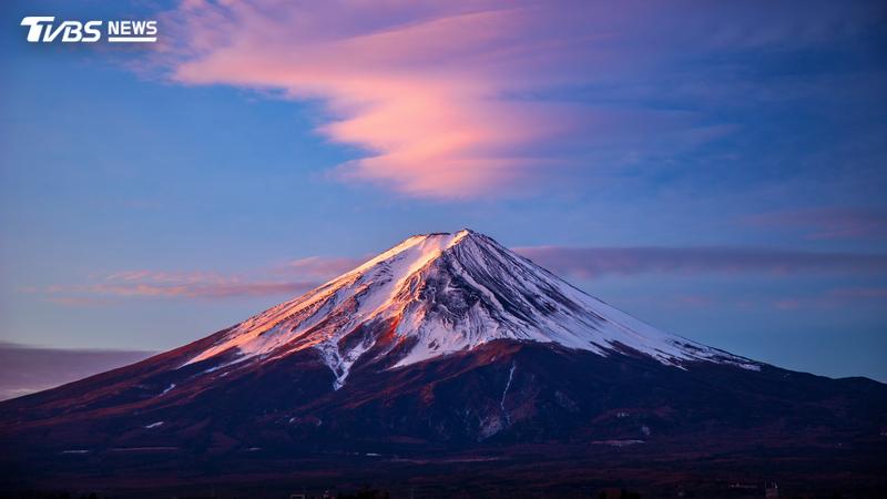 富士山距離上次噴發,至今沉睡超過300年,火山專家警告「一定會噴發」。(圖/達志影像 shutterstock)