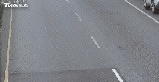 苗栗-戰車-安全島-車禍