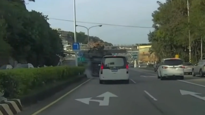 還以為演習! 坦克車開上分隔島 國軍:機件出問題