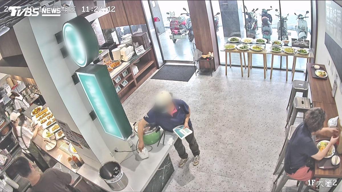 台中素食店遭吃霸王餐!婦人「夾滿便當盒」神態自若離開 店家傻眼公開