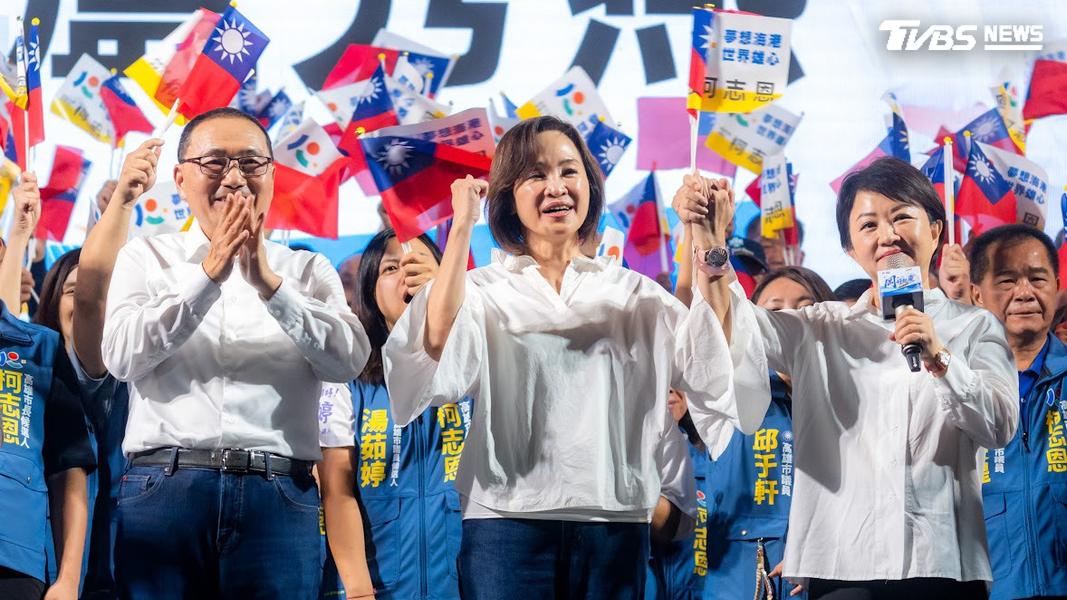 國民黨高雄市長候選人柯志恩今(16)日晚間在岡山舉辦第二場大造勢,活動湧入3萬人,場面相當熱烈。(圖/柯志恩競辦提供)