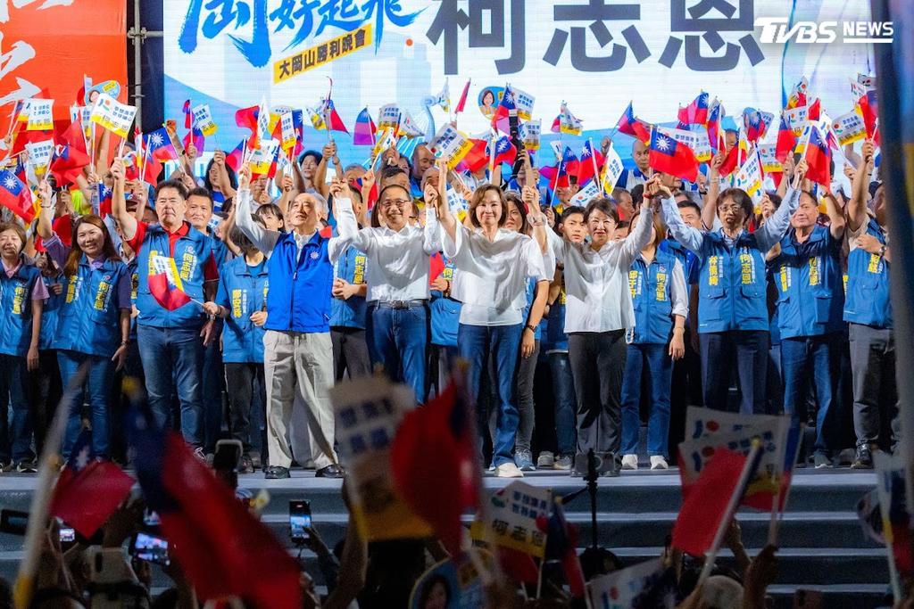 國民黨高雄市長候選人柯志恩今(16)日晚間在岡山舉辦第二場大造勢,活動湧入3萬人,場面相當熱烈。(圖/柯志恩競辦提供)
