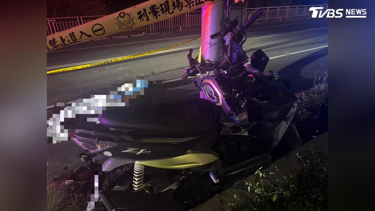 板橋暗夜慘劇!機車失控猛撞路燈 19歲男騎士與未成年女乘客雙亡
