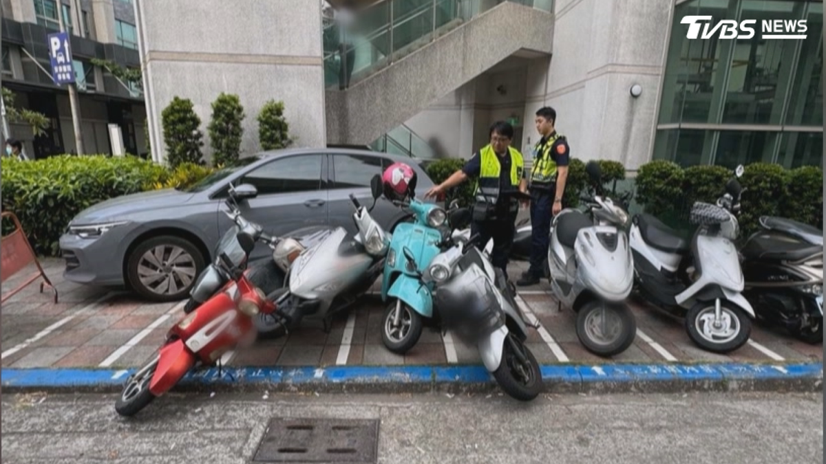 連環撞再暴衝人行道 37歲女毒駕送辦