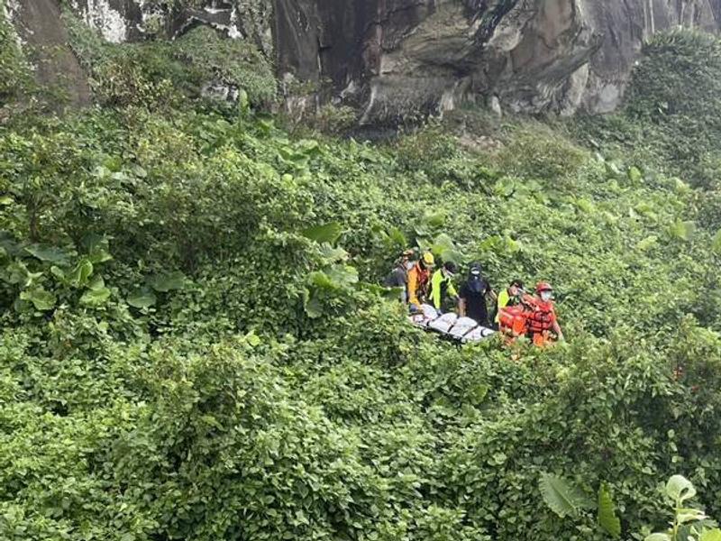 警消尋獲男大生遺體。(圖/翻攝畫面)