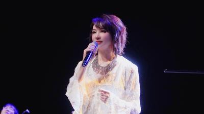 63歲玉女歌手現身珠海被拍!凍齡模樣曝光 鬆吐最幸福的事