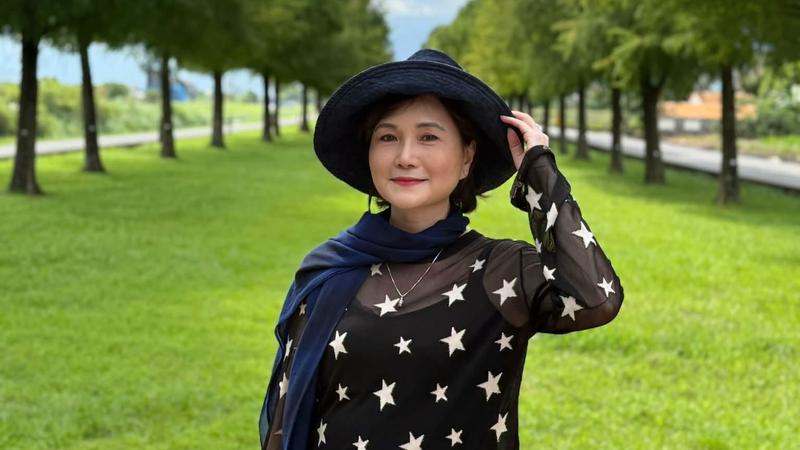 資深主播沈春華透露丈夫胡鎮康年多前突然病倒。(圖/翻攝沈春華臉書)