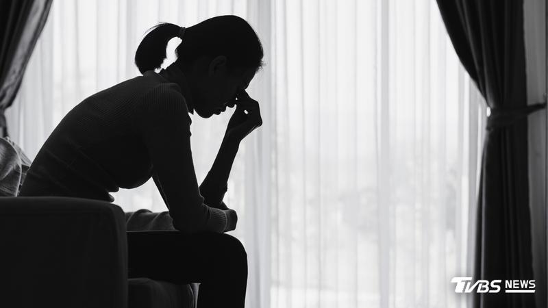 南韓一名女子接手父親數億韓元資金,投資卻血本無歸,父女關係生變下殘忍弒父。(示意圖,非當事人/達志影像 shutterstock)