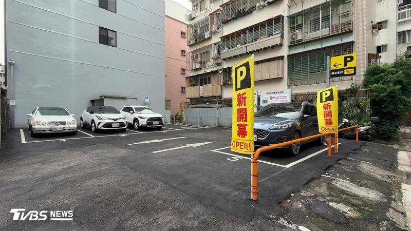 男子鑽漏洞,利用「15分鐘免費」的機制想省萬元停車費,最後被法院判刑3個月有期徒刑。(示意圖,非當事停車場/TVBS)