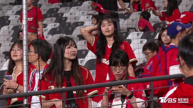 中職台灣大賽首度上演龍象大戰。(圖/TVBS)