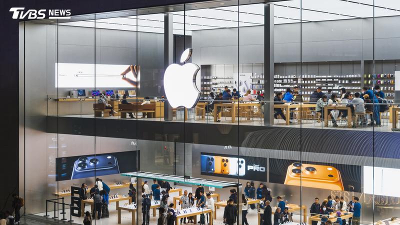 網友預購 iPhone Duo信用卡遭盜刷。(示意圖/Shutterstock達志影像)
