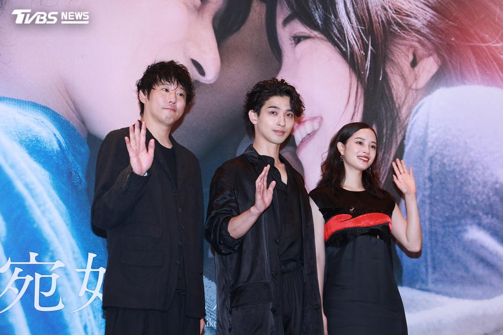 左起導演藤井道人、橫濱流星、廣瀨鈴。(圖/黃城碩攝)