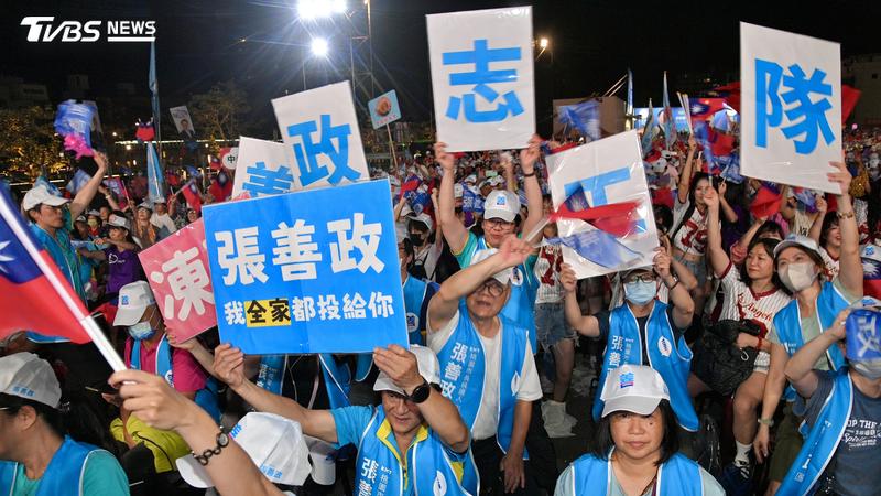 張善政、邱奕勝桃園聯合競選總部成立大會宣稱湧入萬人。(圖/胡瑞麒攝)