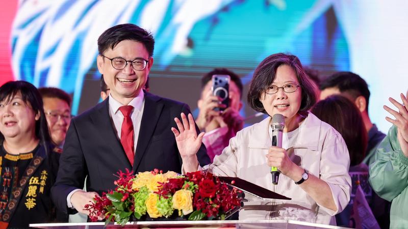 前總統蔡英文17日出席民進黨高雄市長候選人賴瑞隆的競總成立大會。(圖/賴瑞隆競總提供)