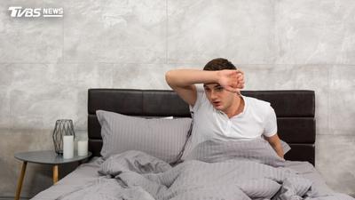 每天半夜狂冒汗!男昏倒送醫竟「腎病第4期」 醫揭5大原因