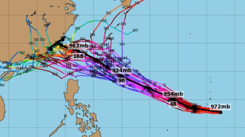 薔琵颱風預測路徑。(圖/翻攝自tropicaltidbits)