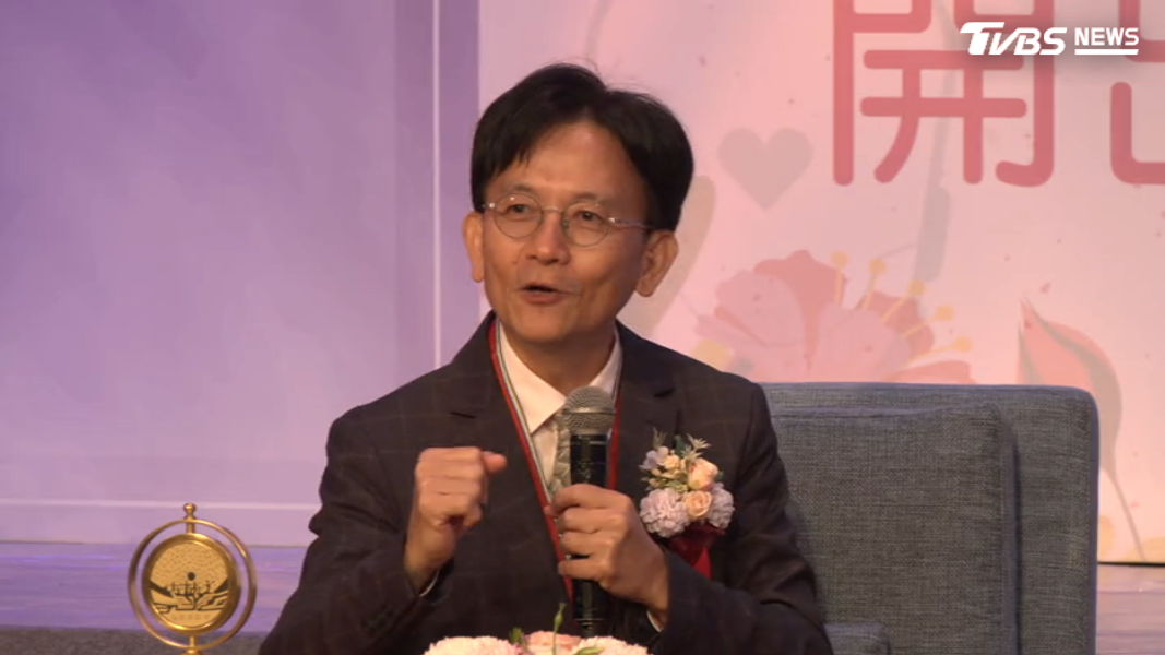 深耕宜蘭多年的郭約瑟醫師榮獲個人醫療奉獻獎,分享投入偏鄉巡迴醫療心路歷程。(圖/TVBS)